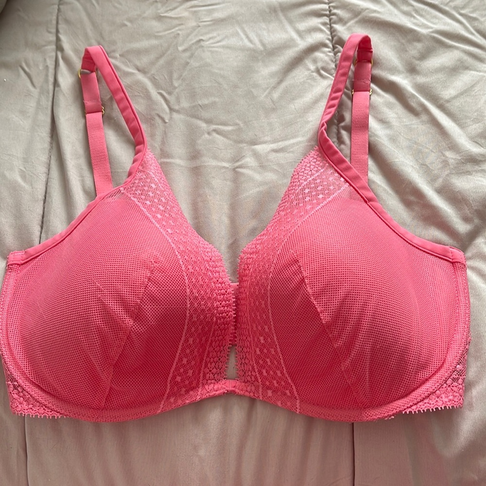NWOT Victoria’s Secret Incredible lace bra